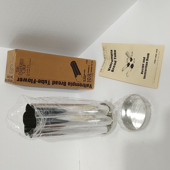 New Pampered Chef Valtrompia Bread Tube - Flower #1550 - Picture 1 of 7